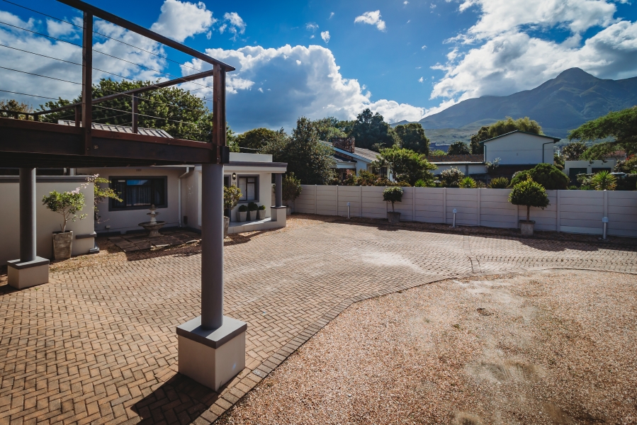 4 Bedroom Property for Sale in Heatherlands Western Cape